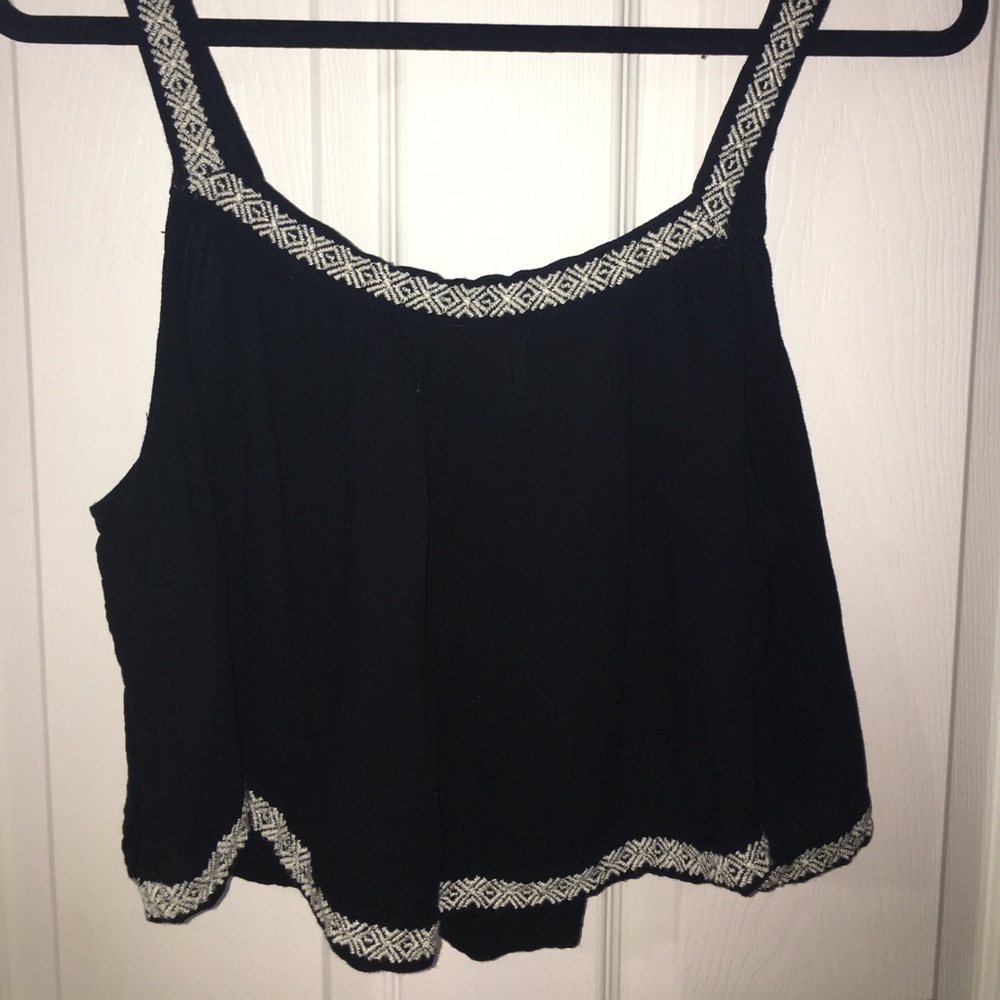 Black and cream colored cropped tank top